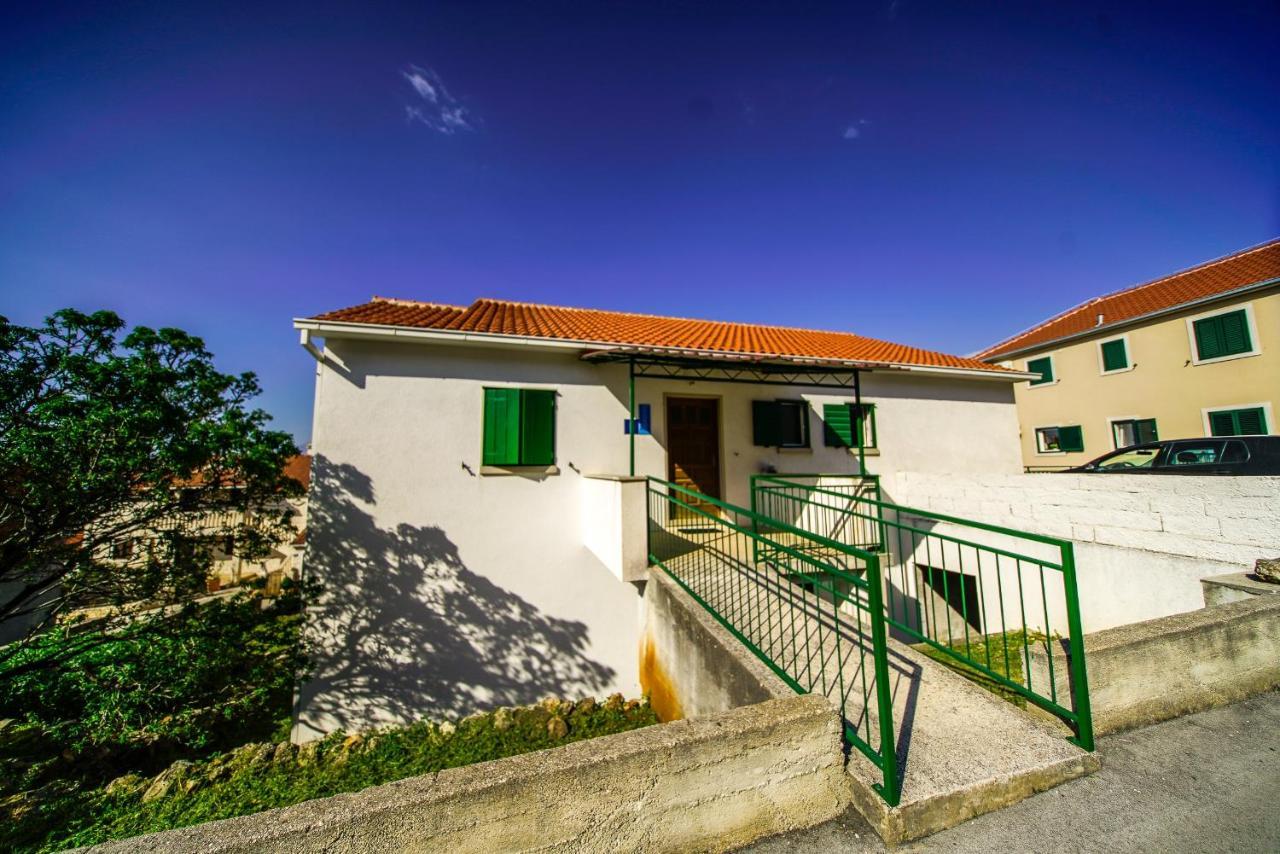 Apartments With A Parking Space Postira, Brac - 18472 Екстер'єр фото